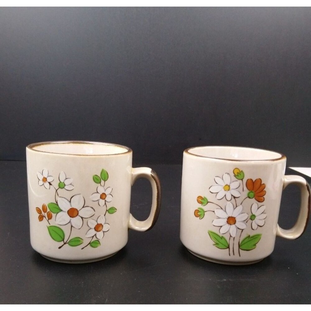 VTG 1970's Set of 2 Stoneware Coffee Mugs Cups Hand Painted Daisy Flowers